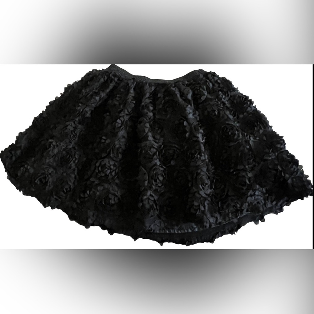 THE CHILDREN’S PLACE Black Full Skirt With Rosettes Roses Girls Size 7-8 Medium